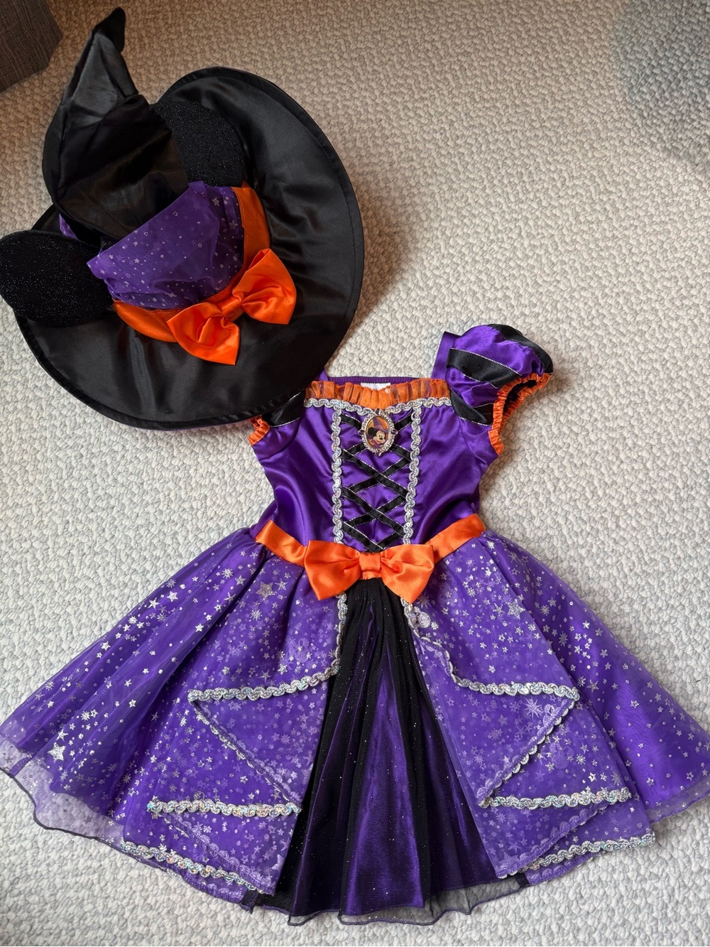 3T Disney Store Minnie Witch Halloween costume and hat, like new